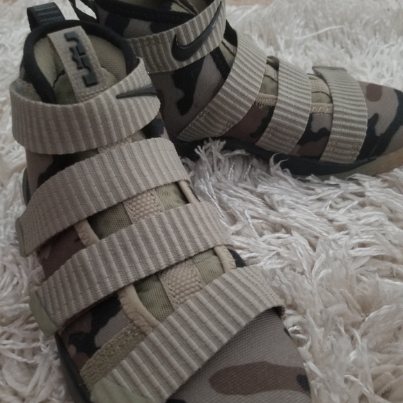 Lebron James Nike Soldier XIII style Childrens 11c - Picture 1 of 4